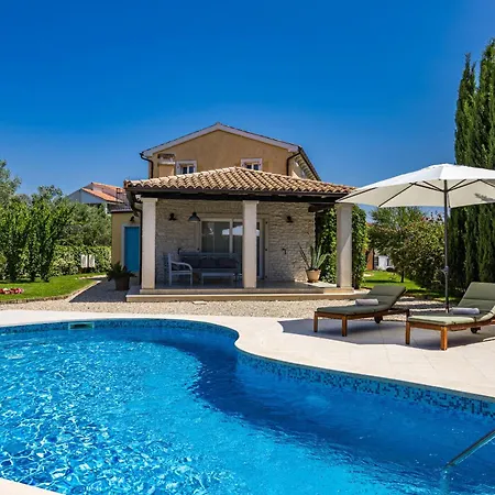 Villa Luka In With Pool & Playground Only 600 Meter From The