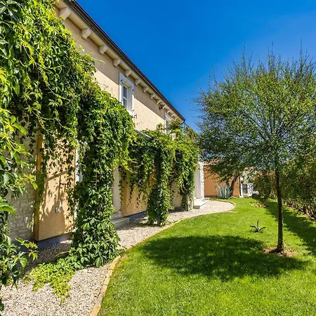 Villa Luka In With Pool & Playground Only 600 Meter From The *