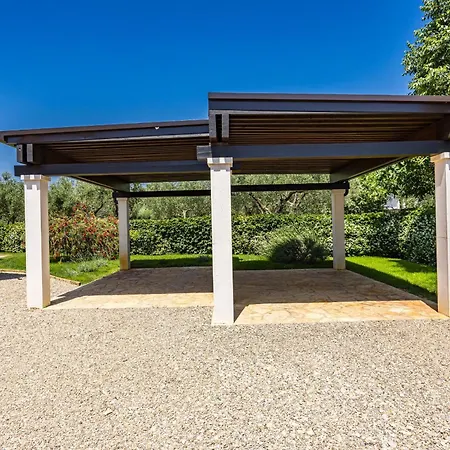 Luka In With Pool & Playground Only 600 Meter From The Villa Fazana