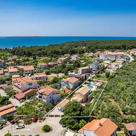 Villa Luka In With Pool & Playground Only 600 Meter From The Fazana