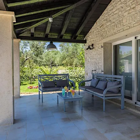 Luka In With Pool & Playground Only 600 Meter From The Fazana