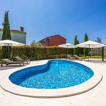 Villa Luka In With Pool & Playground Only 600 Meter From The