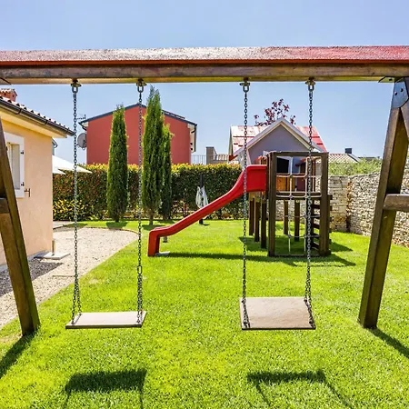 Luka In With Pool & Playground Only 600 Meter From The Villa *