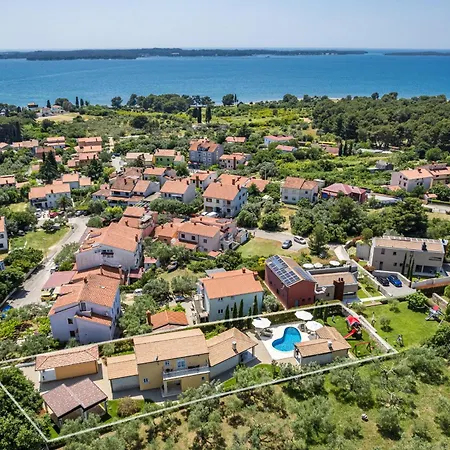 Luka In With Pool & Playground Only 600 Meter From The * Fazana
