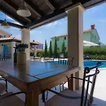 Luka In With Pool & Playground Only 600 Meter From The فيلة *