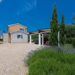 فيلة Luka In With Pool & Playground Only 600 Meter From The