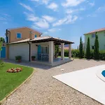 Luka In With Pool & Playground Only 600 Meter From The فاجانا