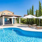 فيلة Luka In With Pool & Playground Only 600 Meter From The