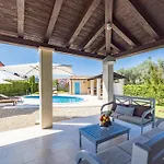 Luka In With Pool & Playground Only 600 Meter From The فيلة فاجانا