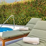 Luka In With Pool & Playground Only 600 Meter From The فيلة *