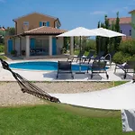 Luka In With Pool & Playground Only 600 Meter From The فيلة فاجانا