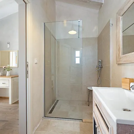 Luka In With Pool & Playground Only 600 Meter From The Villa Fazana