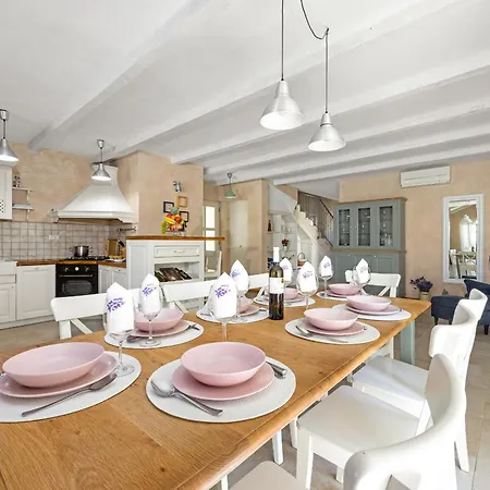 Luka In With Pool & Playground Only 600 Meter From The Fazana