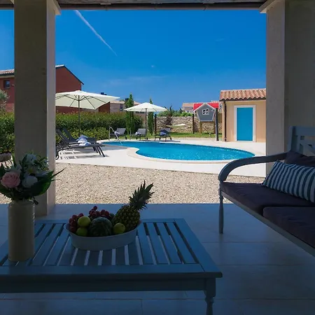 Villa Luka In With Pool & Playground Only 600 Meter From The Fazana