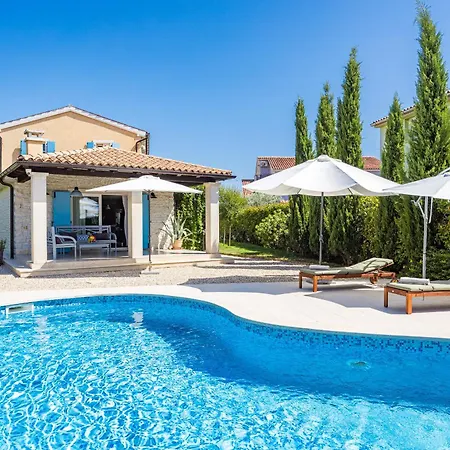 Villa Luka In With Pool & Playground Only 600 Meter From The