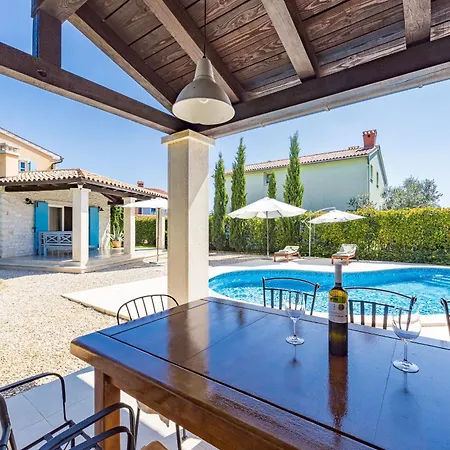 Luka In With Pool & Playground Only 600 Meter From The Villa *