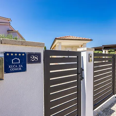 Luka In With Pool & Playground Only 600 Meter From The * Fažana