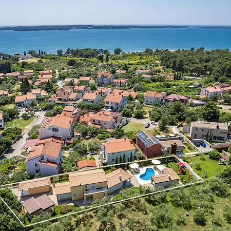 Luka In With Pool & Playground Only 600 Meter From The * فاجانا